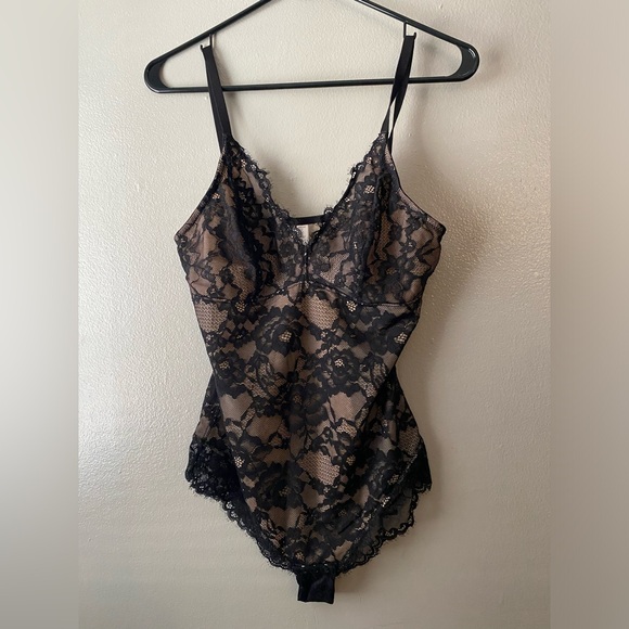 Black and Tan Lace Chemise with Scalloped Trim - Picture 2 of 9